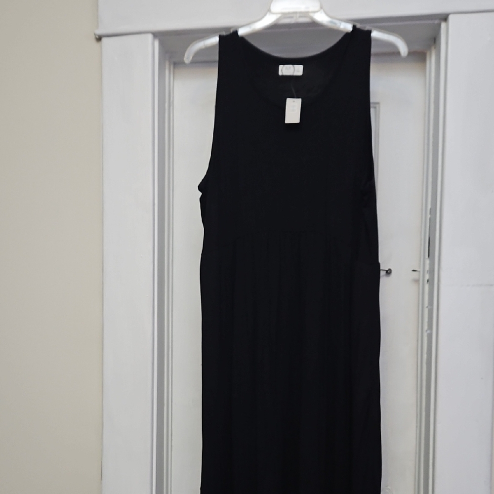 Black Sleeveless Dress